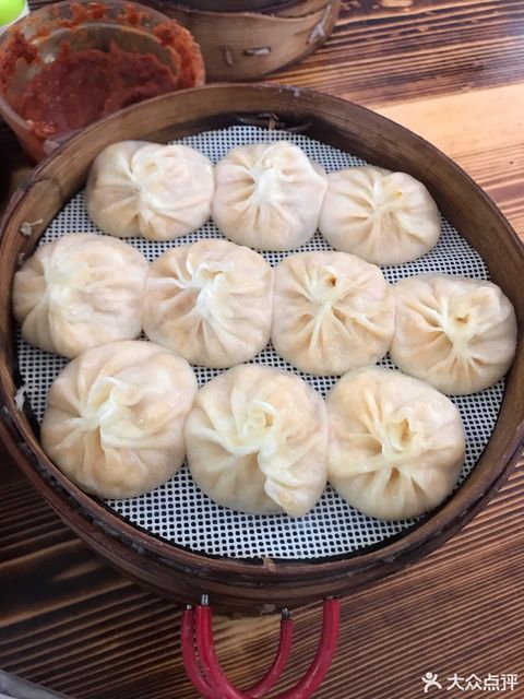 推荐菜:介绍:地址(在哪里):余氏豆腐包老店位于绍兴市嵊州市黄泽镇