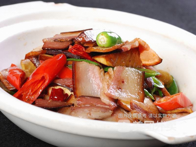苕皮腊肉盖饭图片