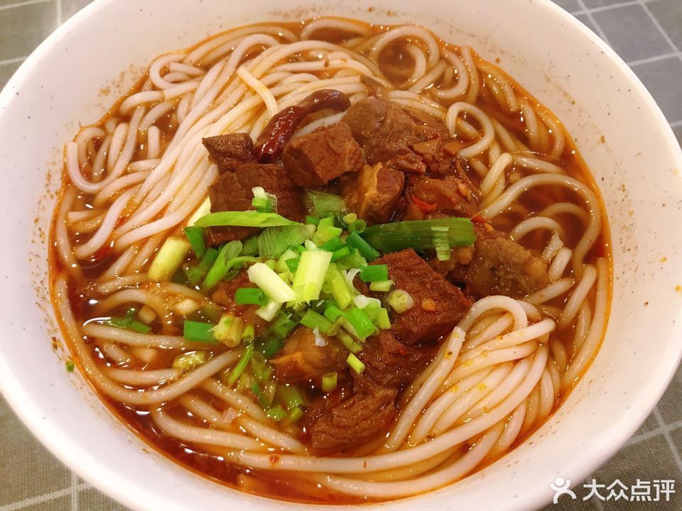 双码牛肉炒码粉图片