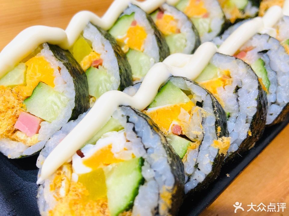 肉松蛋黄紫菜包饭图片