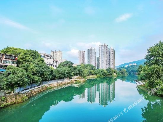 在哪里,在哪儿):铜仁市南长城路金滩商业休闲港南长城国际大酒店电话