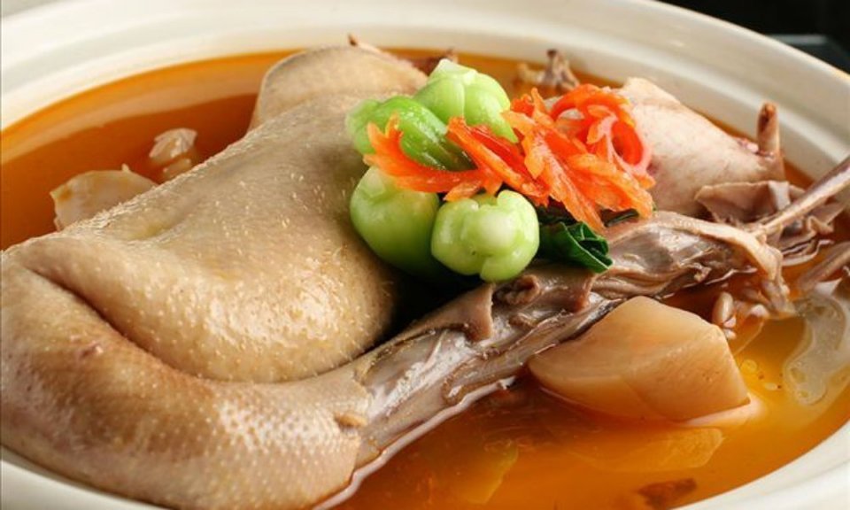 羊肉汤锅推荐菜:介绍:地址(在哪里):李记猪肚鸡位于汉中市汉台区虎头