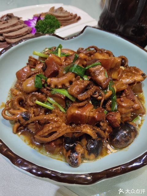 八爪鱼炖红烧肉图片