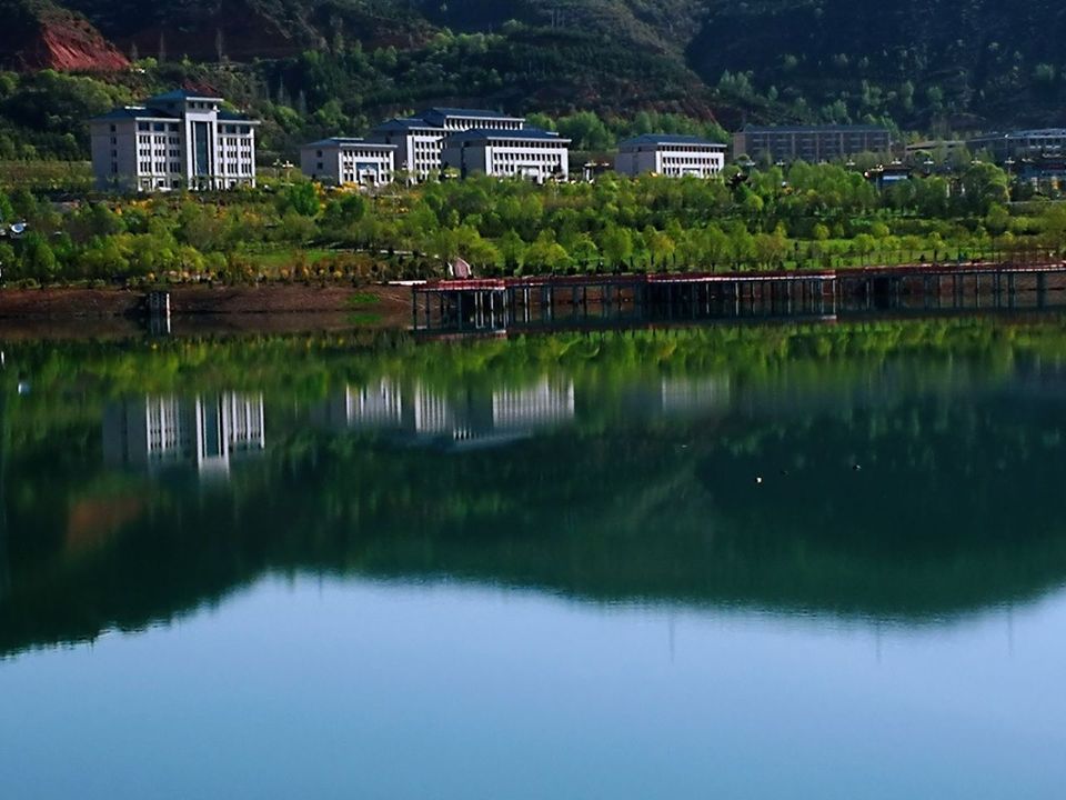 地址(在哪里):象山园位于固原市隆德县城关镇文化街与环城路交汇处北