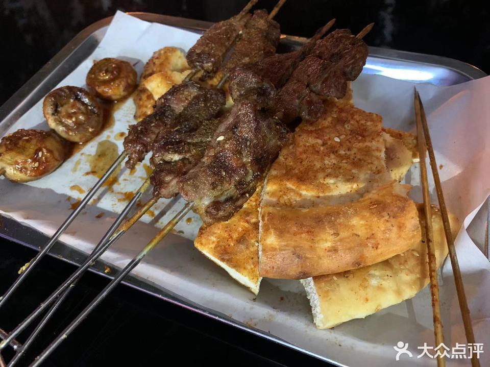 新疆烤羊肉怎么烤 t0163b4358600884fe5.jpg