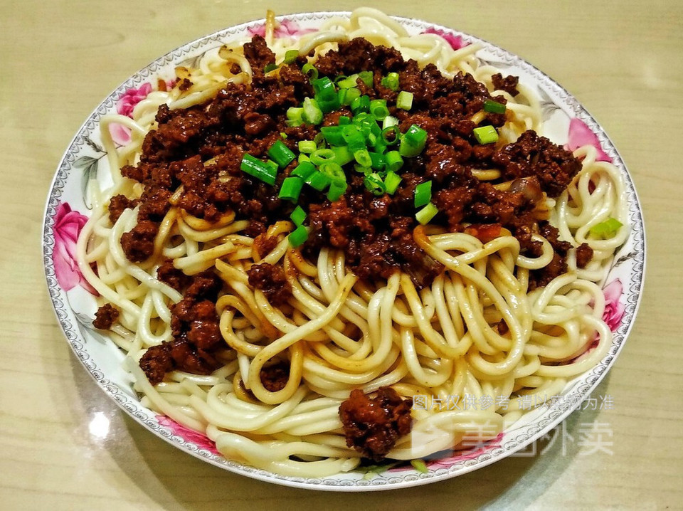 香辣牛肉酱拌面图片