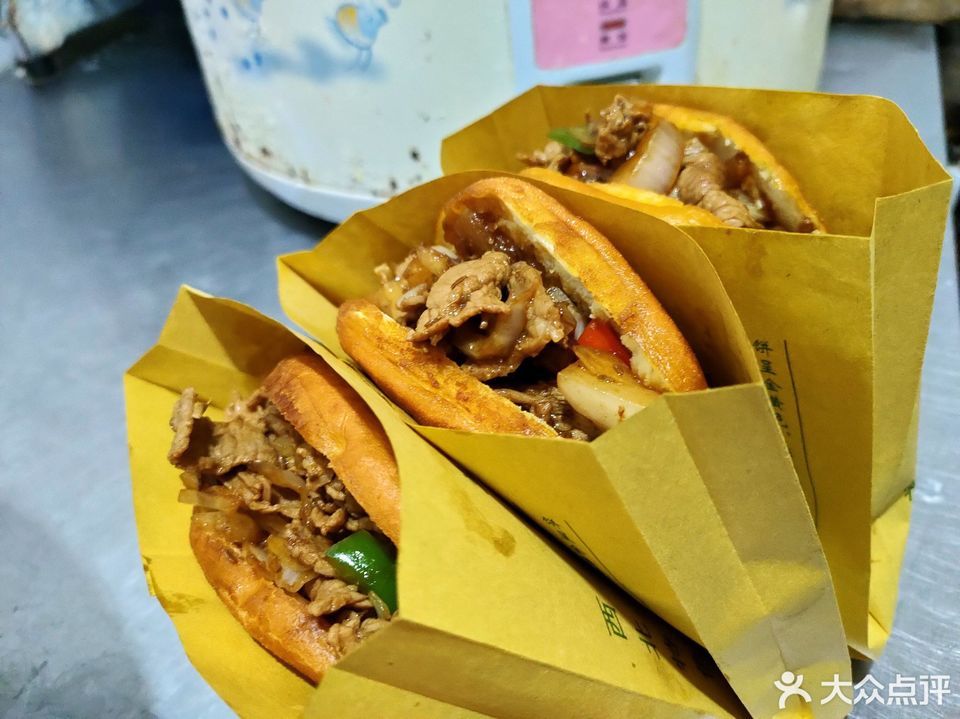 鸡蛋牛肉炒饭推荐菜:介绍:地址(在哪里):兰州拉面(雩山街店)位于镇江
