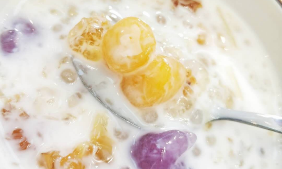 芋圆桃胶炖银耳牛奶图片