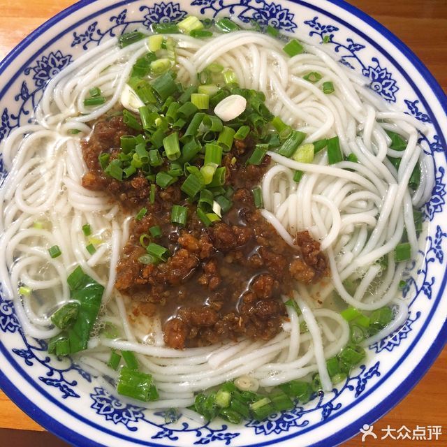 清汤杂酱米线图片