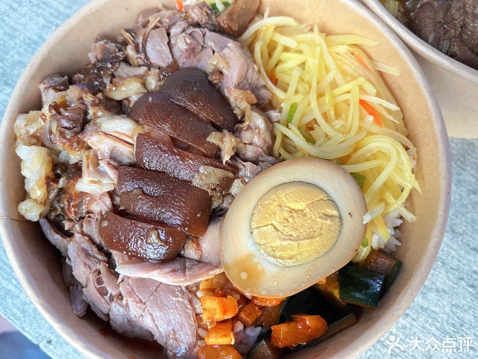 热卤拌饭：舌尖上的美味之旅