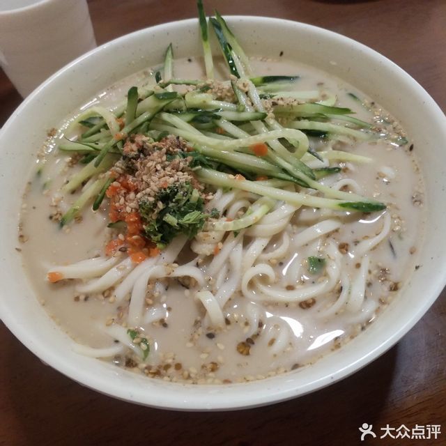 刀削面椒麻鱼片推荐菜:介绍:地址(在哪里):一亩园面馆位于菏泽市单县