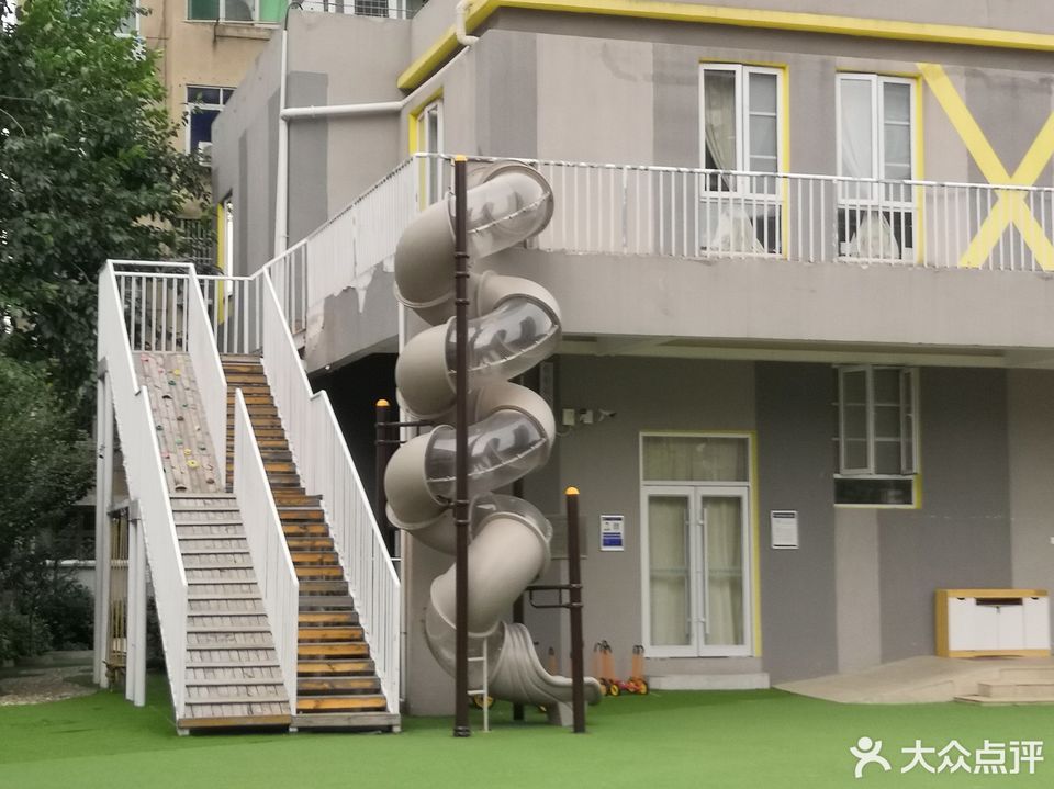 半岛蒙特梭利幼儿园