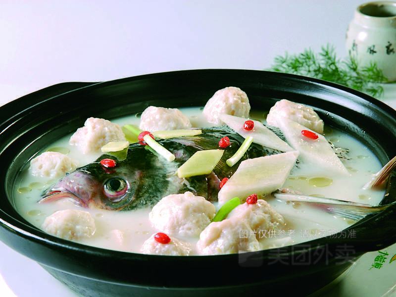 鱼头鱼丸火锅图片