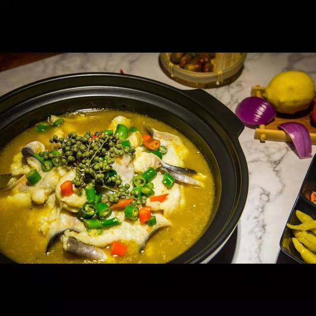 推荐菜:介绍:地址(在哪里):渔小七豆花鱼(劳动路店)位于开封市顺河