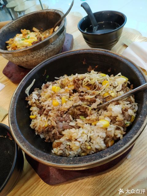 黑椒牛肉石锅饭图片