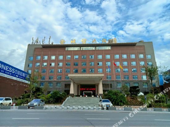 在哪里,在哪儿):昭通市绥江县龙行大道(西段)与兴汶路交汇处北新世纪