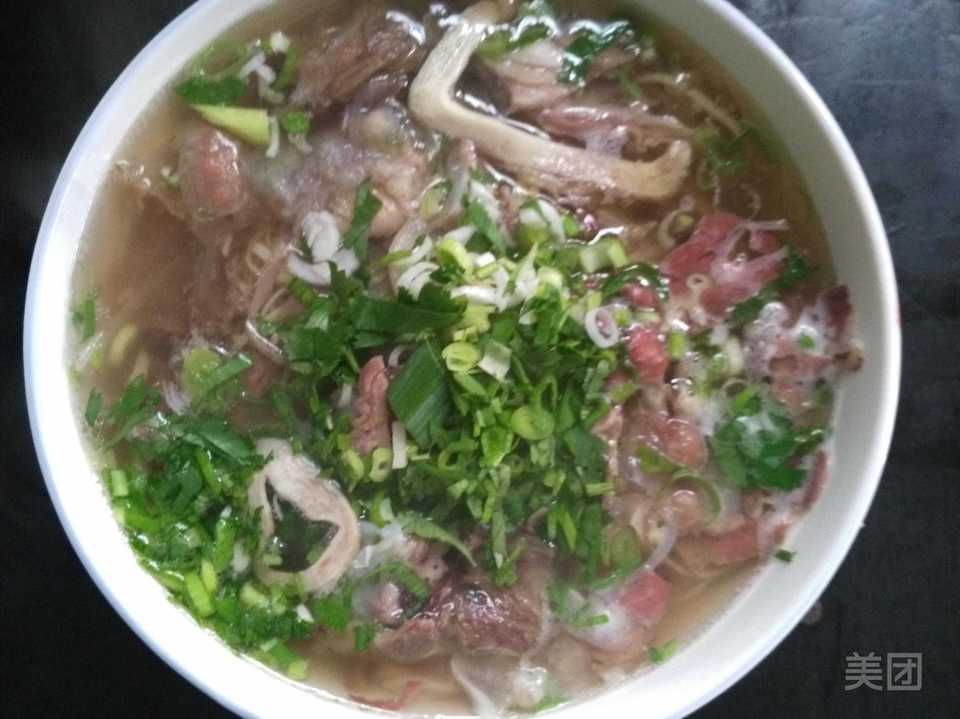 牛肉汤推荐菜:介绍:地址(在哪里):崔记牛肉汤馆(兖州店)位于济宁市