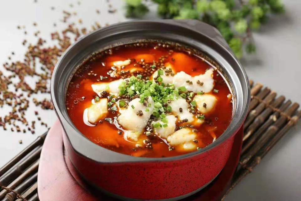 番茄巴沙鱼酸菜巴沙鱼推荐菜:介绍:地址(在哪里):苏家渔石锅酸菜鱼