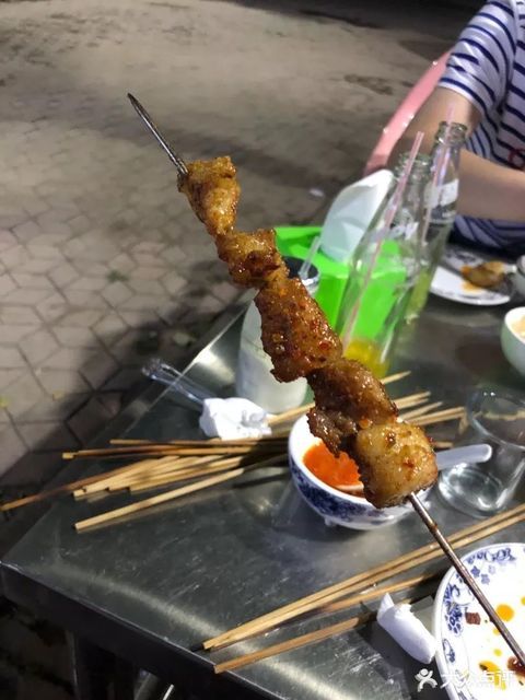地址(在哪里):孙彬兄弟烧烤(塔西店)位于洛阳市瀍河回族区中州东路