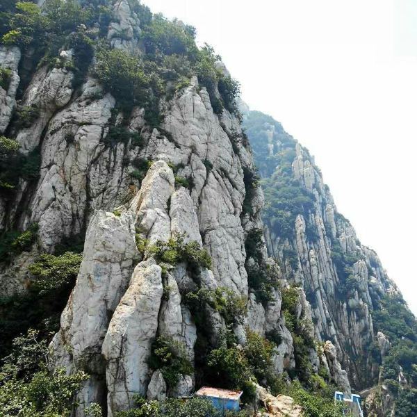 携程用户:连天峰是少室山的最高峰,海拔1512米,位于河南省登封市