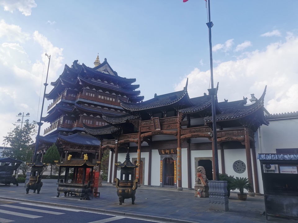 地址(在哪里):花神宫位于常州市武进区嘉泽镇大有街与文卫路交汇处