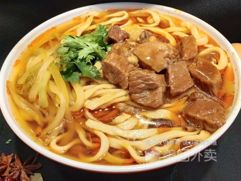 精炖牛肉手擀面图片