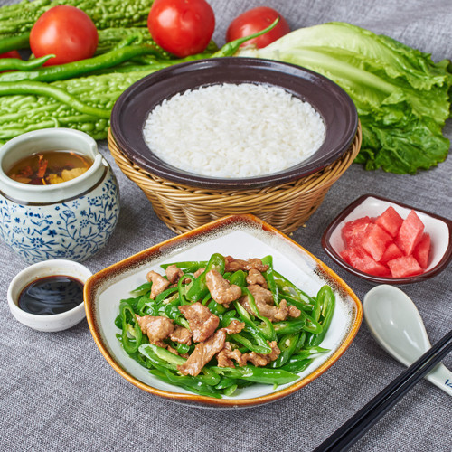 农家小炒肉饭图片