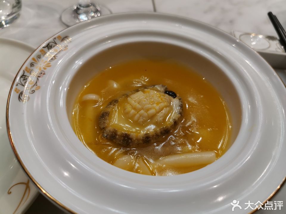 金汤鱼翅鲍鱼盅图片