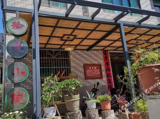 在哪,在哪里,在哪儿):杭州市淳安县下姜村下姜51号电话:依近民宿地址