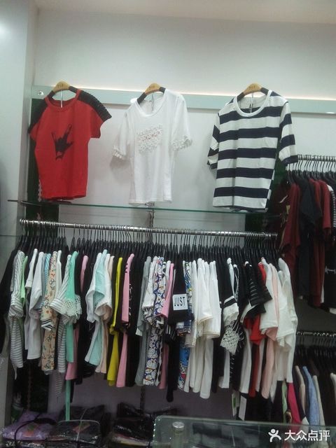 女装品牌店