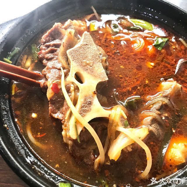 牛骨砂锅图片