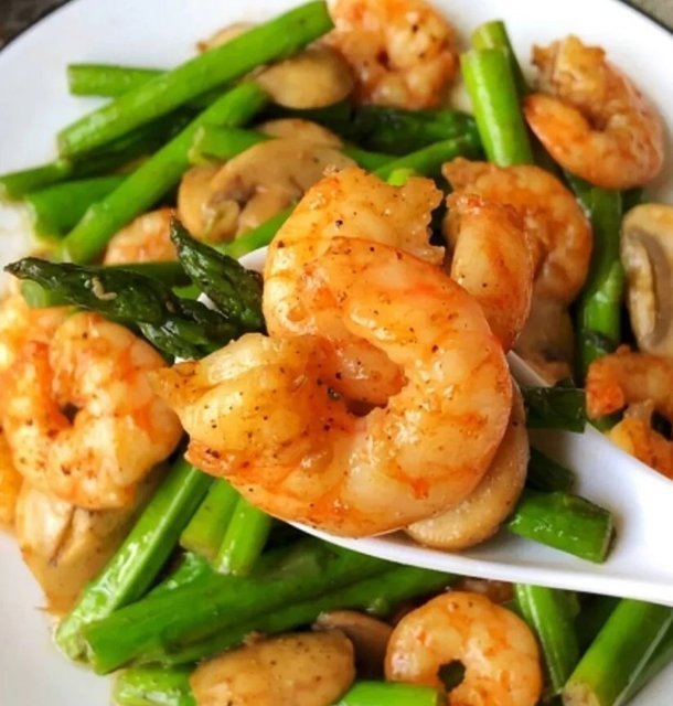 蒜苔炒虾仁图片