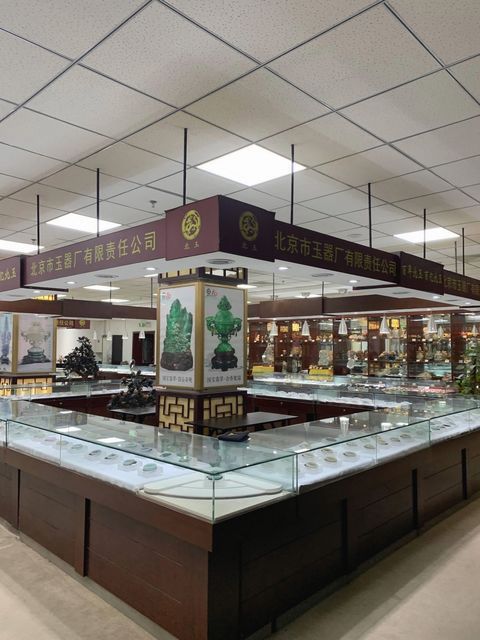 翡翠最大的公司是哪家公司(中国最大的翡翠加工厂在哪里) 第2张