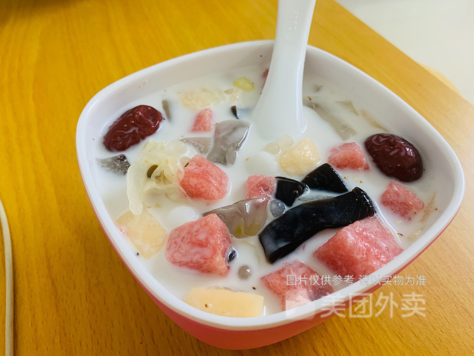 推荐菜:标签:甜品店餐饮介绍:地址(在哪里):海南椰奶清补凉(新兴街店)