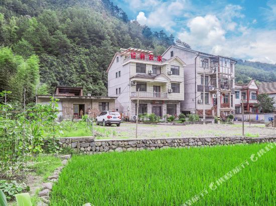 在哪里,在哪儿):杭州市临安区龙井村张家7号杭州龙井峡利隆农家乐电话