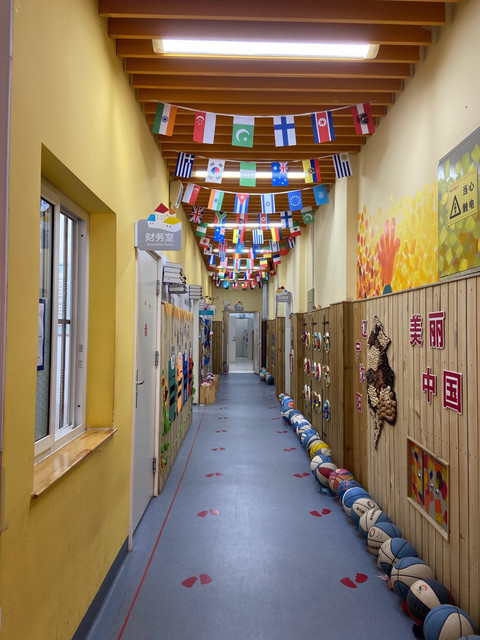 红黄蓝幼儿园图片