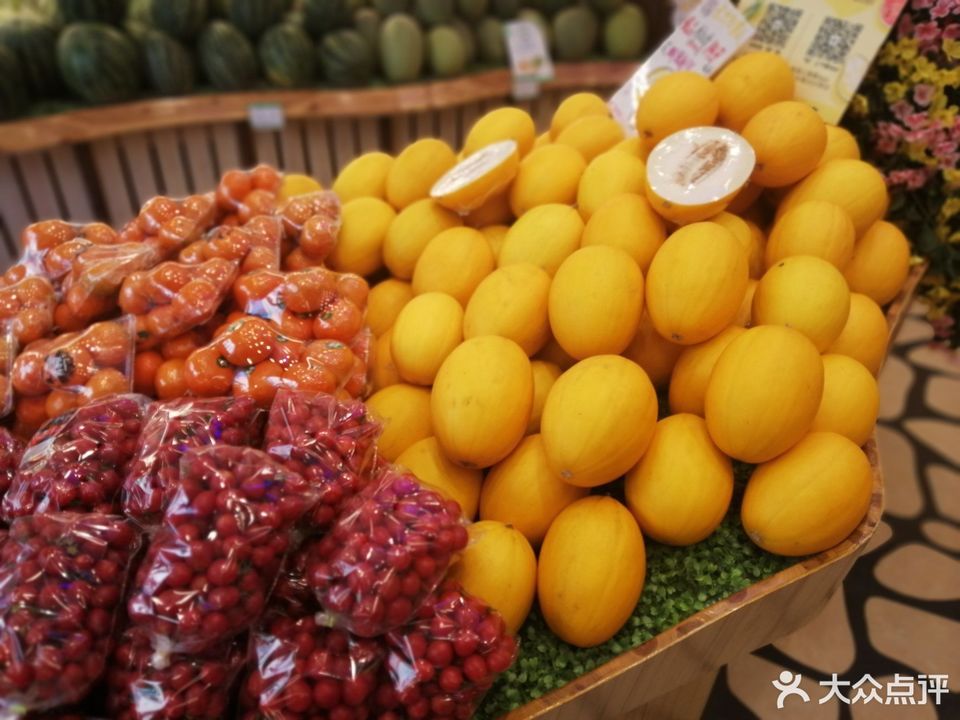 百果园(东郊小镇四街店)