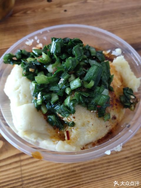 酸菜搅团推荐菜:介绍:地址(在哪里):古镇洋芋搅团位于兰州市河口街20