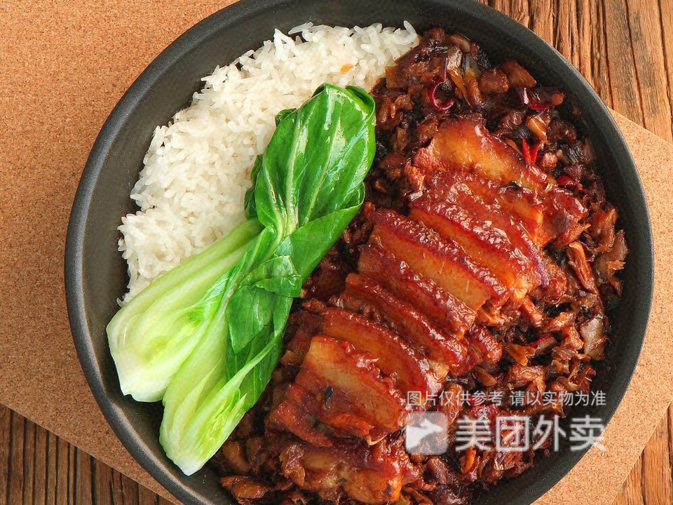 梅菜扣肉煲仔饭图片