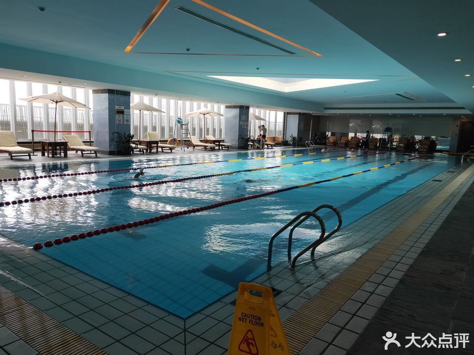 无锡城中皇冠假日酒店游泳池图片