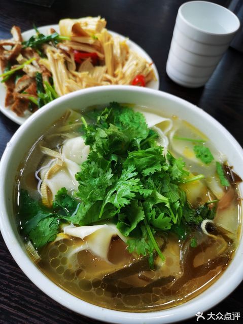 推荐菜:介绍:地址(在哪里):丁记烩面位于郑州市金水区丰产路街道纬五