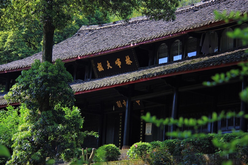 峨眉山中峰寺图片