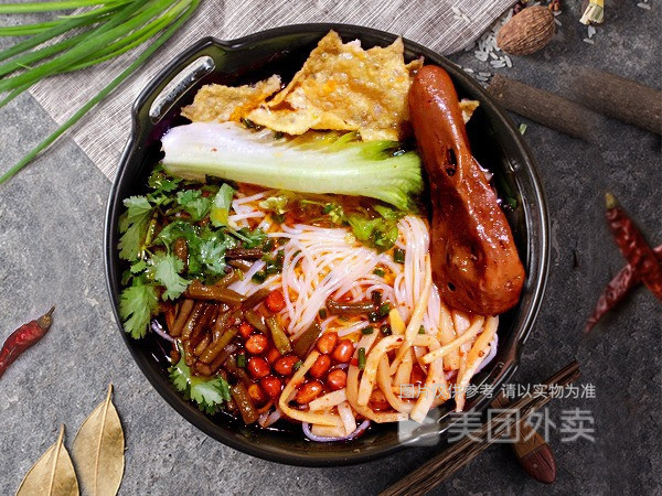 鸭头螺蛳粉图片