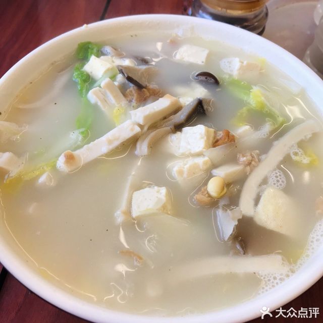 「烩饼」「白菜五花炖品」味道不错,经常当工作日午餐