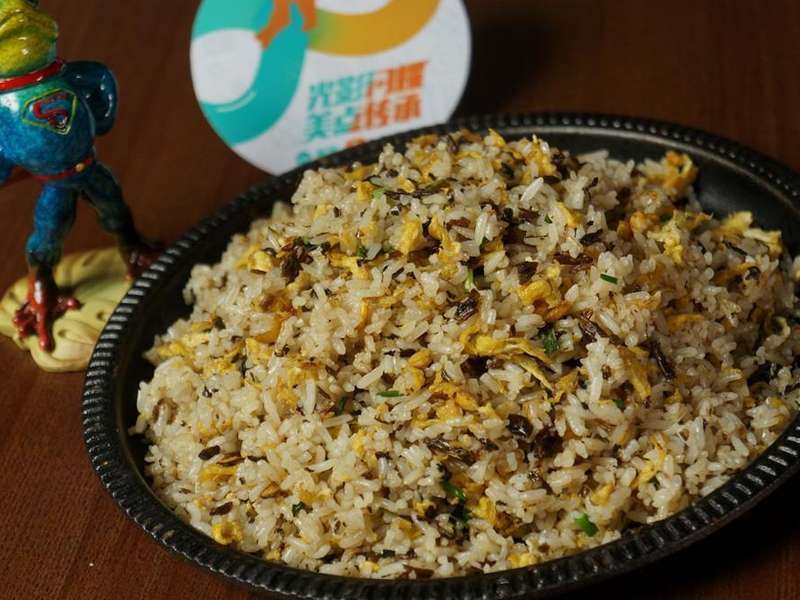 酸菜蛋炒饭图片