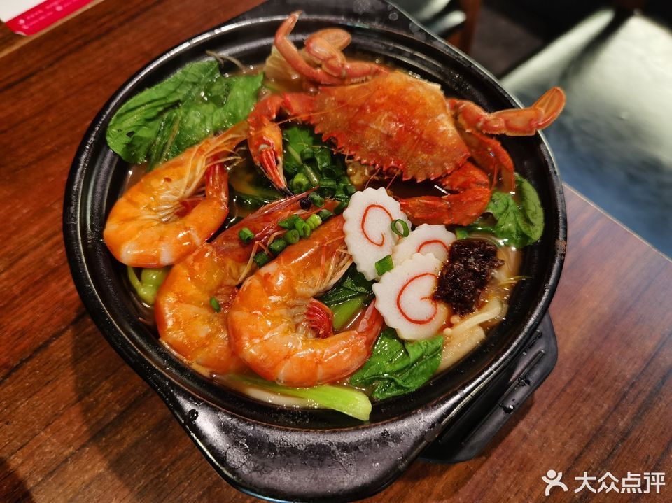 鲜入围煮海鲜砂锅图片