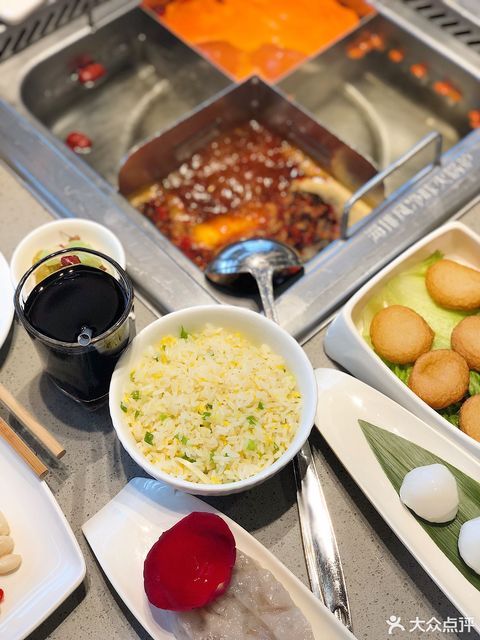 地址(在哪里):海底捞火锅(盘龙城万达广场店)位于湖北省武汉市黄陂区