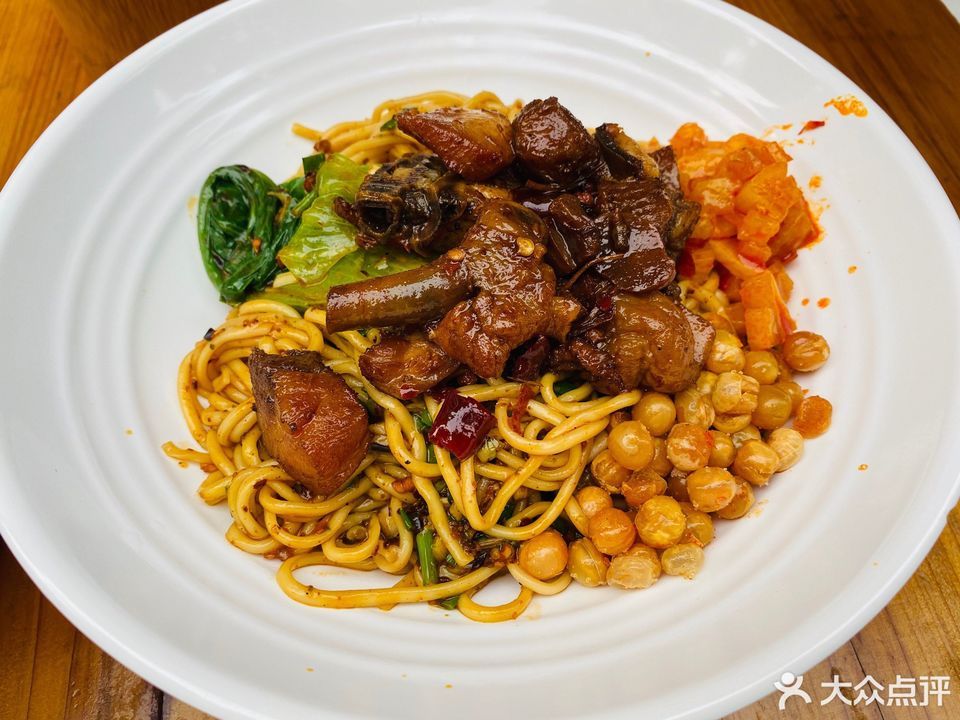 酸辣鸡杂干拌面图片