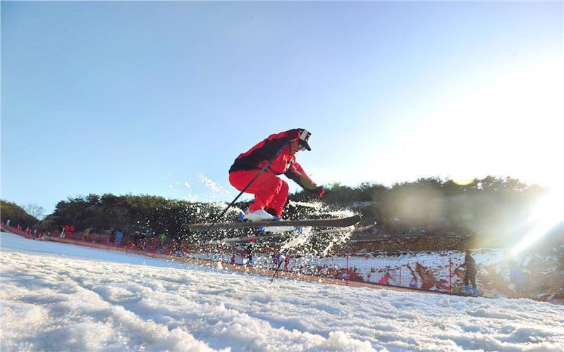 胶州艾山滑雪场图片