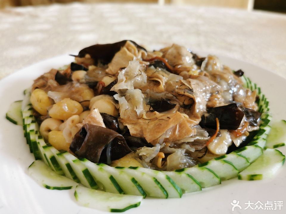 推荐菜:介绍:地址(在哪里):斋堂位于肇庆市鼎湖区山大雄宝殿测